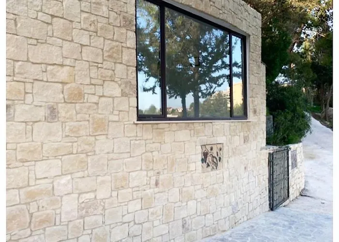 Cosmema Stone House With Amazing Mountain View